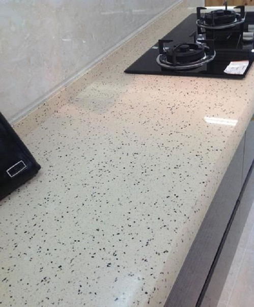 廚房臺面選石英石還是人造石？我家裝修差點選錯，幸好及時了解區(qū)別